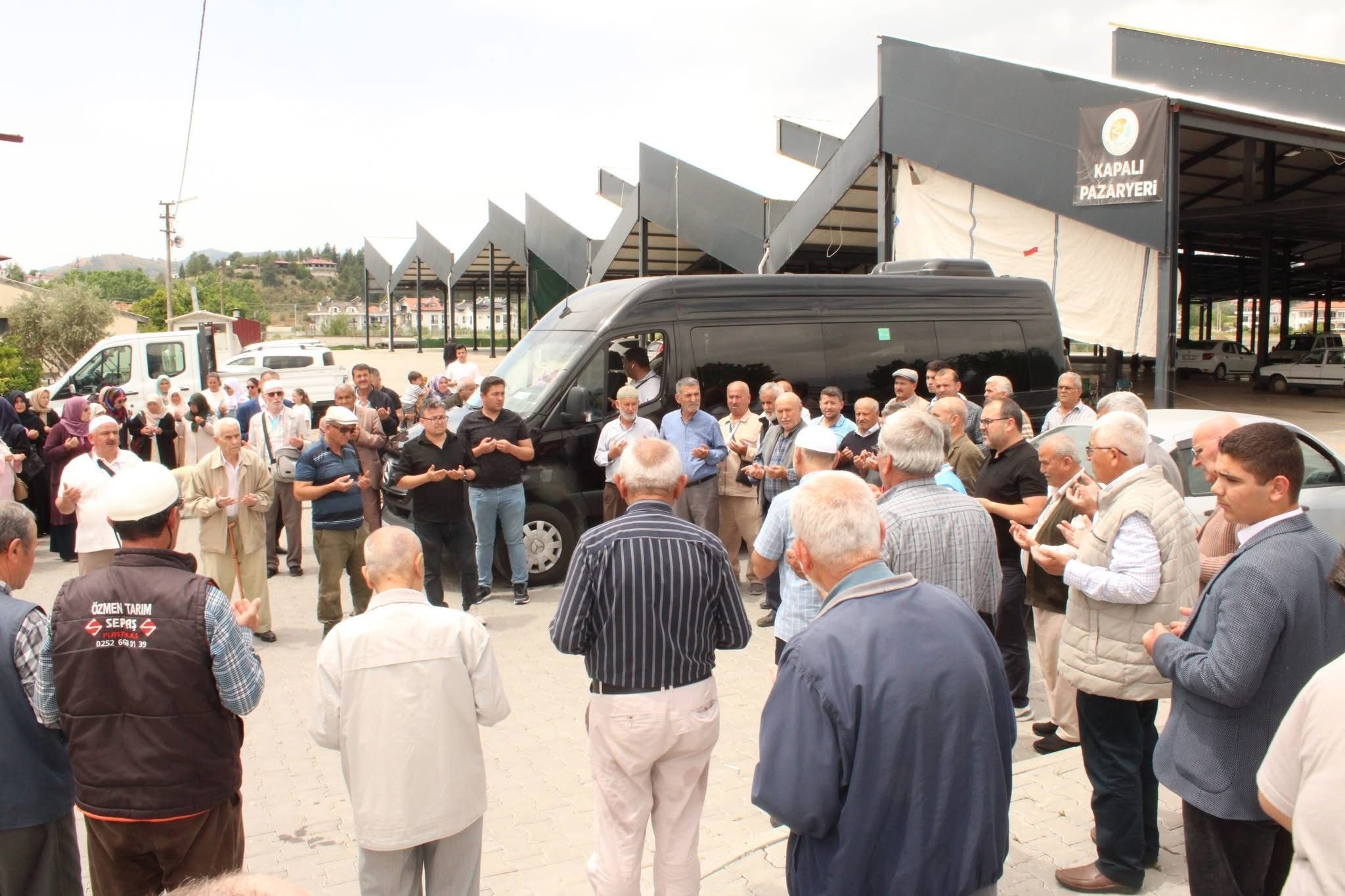 Hac Yolculuğuna Dualarla Uğurlandılar