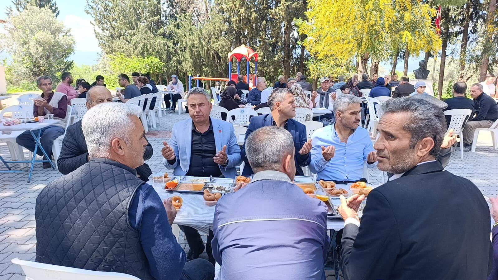 Hacıosmanlar’da Gönülleri Buluşturan Şükür Sofrası