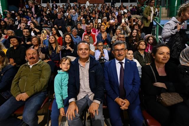Fethiye'de Halk Oyunları Festivali Dolu Dolu