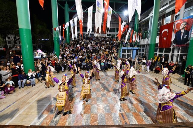 Fethiye'de Halk Oyunları Festivali Dolu Dolu
