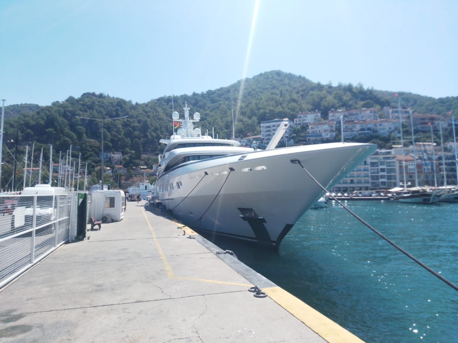 Hintli Petrokimya Devi Lohia’nın Lüks Yatı Fethiye’ye Demir Attı