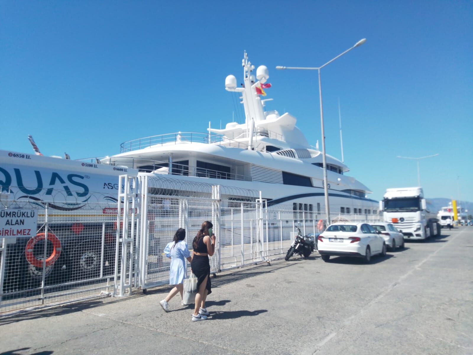 Hintli Petrokimya Devi Lohia’nın Lüks Yatı Fethiye’ye Demir Attı