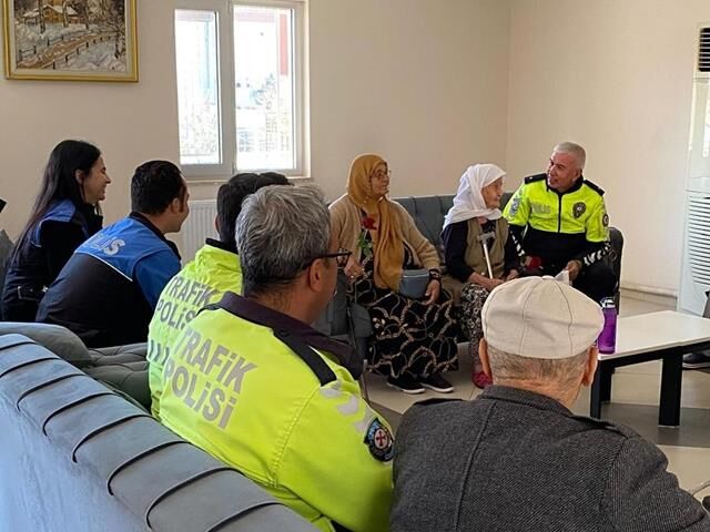 Huzurevi Sakinlerine Trafik Ve Güvenlik Eğitimi