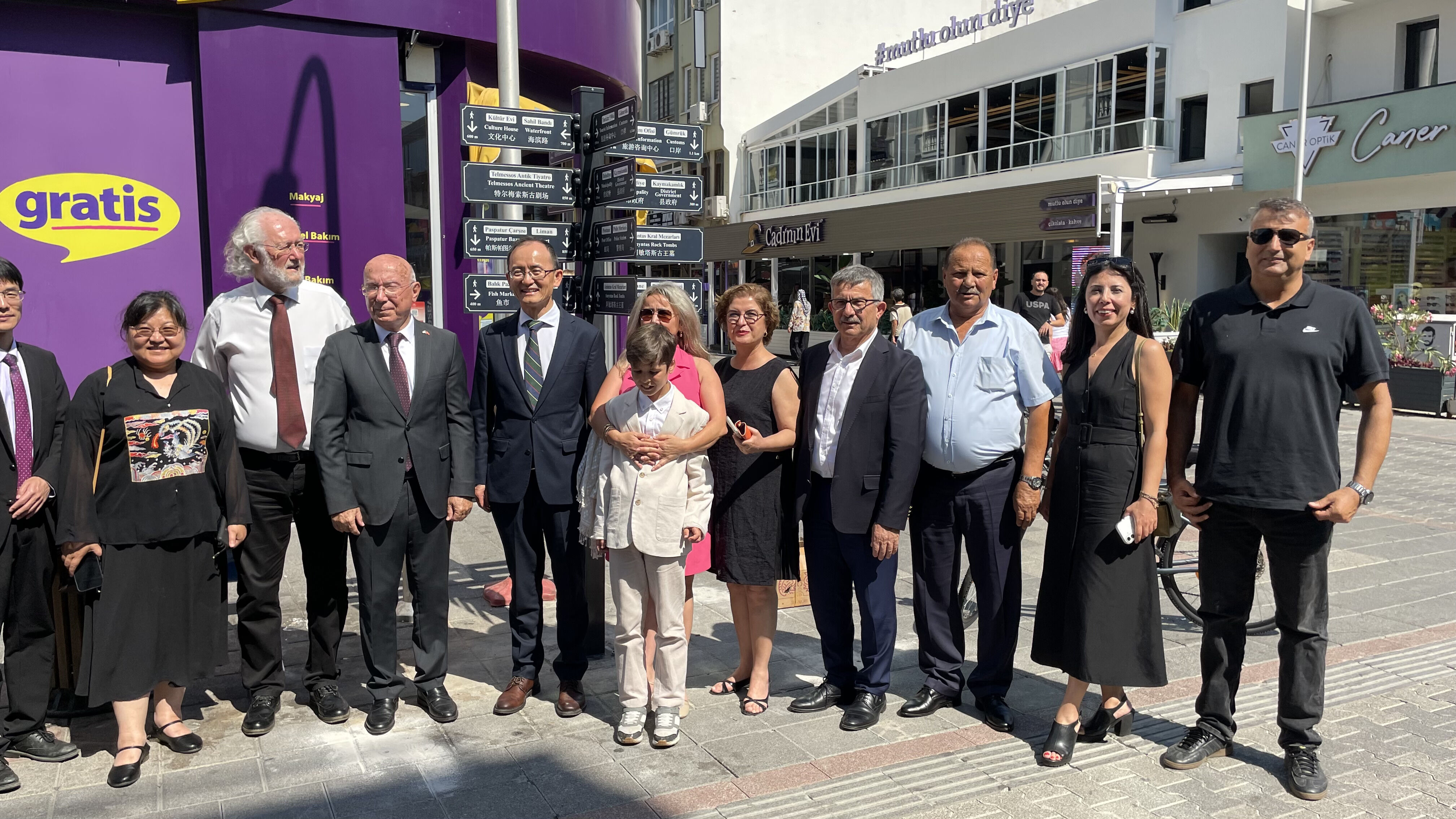 Çin Büyükelçisi, Fethiye'de Dostluk Güvercinleri Uçurdu
