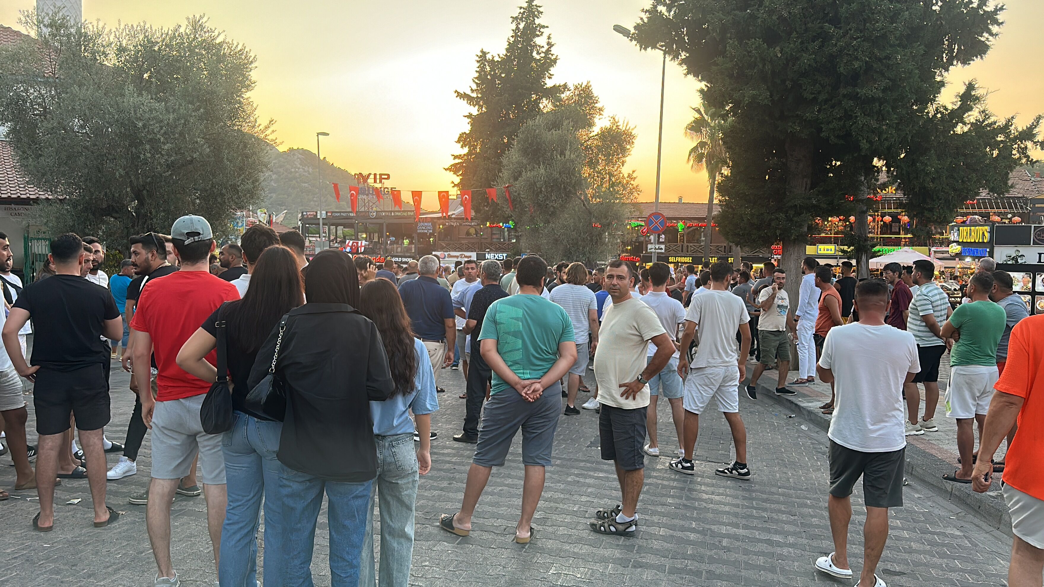 Fethiye’de Silahlı Şişeli Taşlı Kavga: 13 Yaralı
