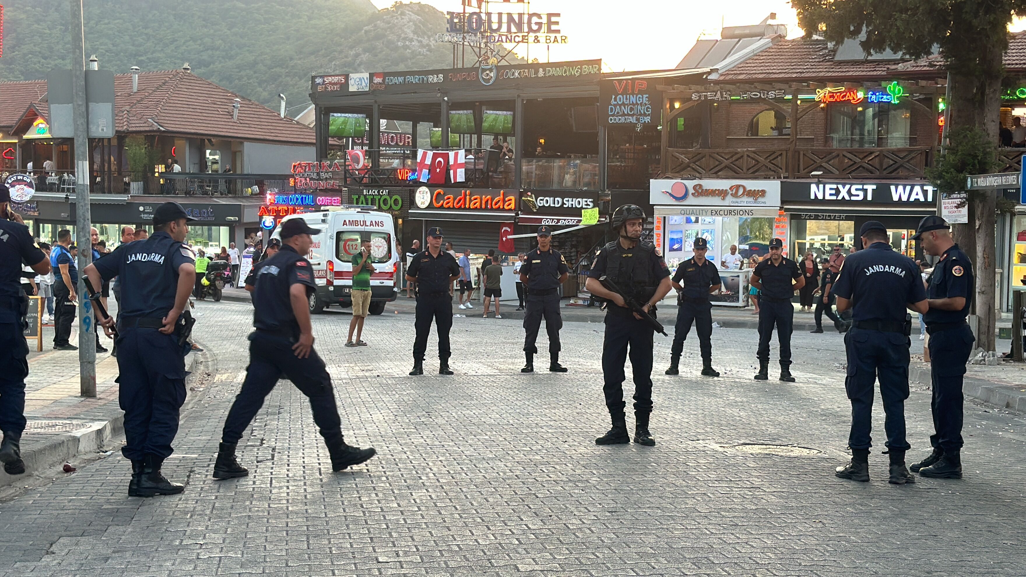 Fethiye’de Silahlı Şişeli Taşlı Kavga: 13 Yaralı