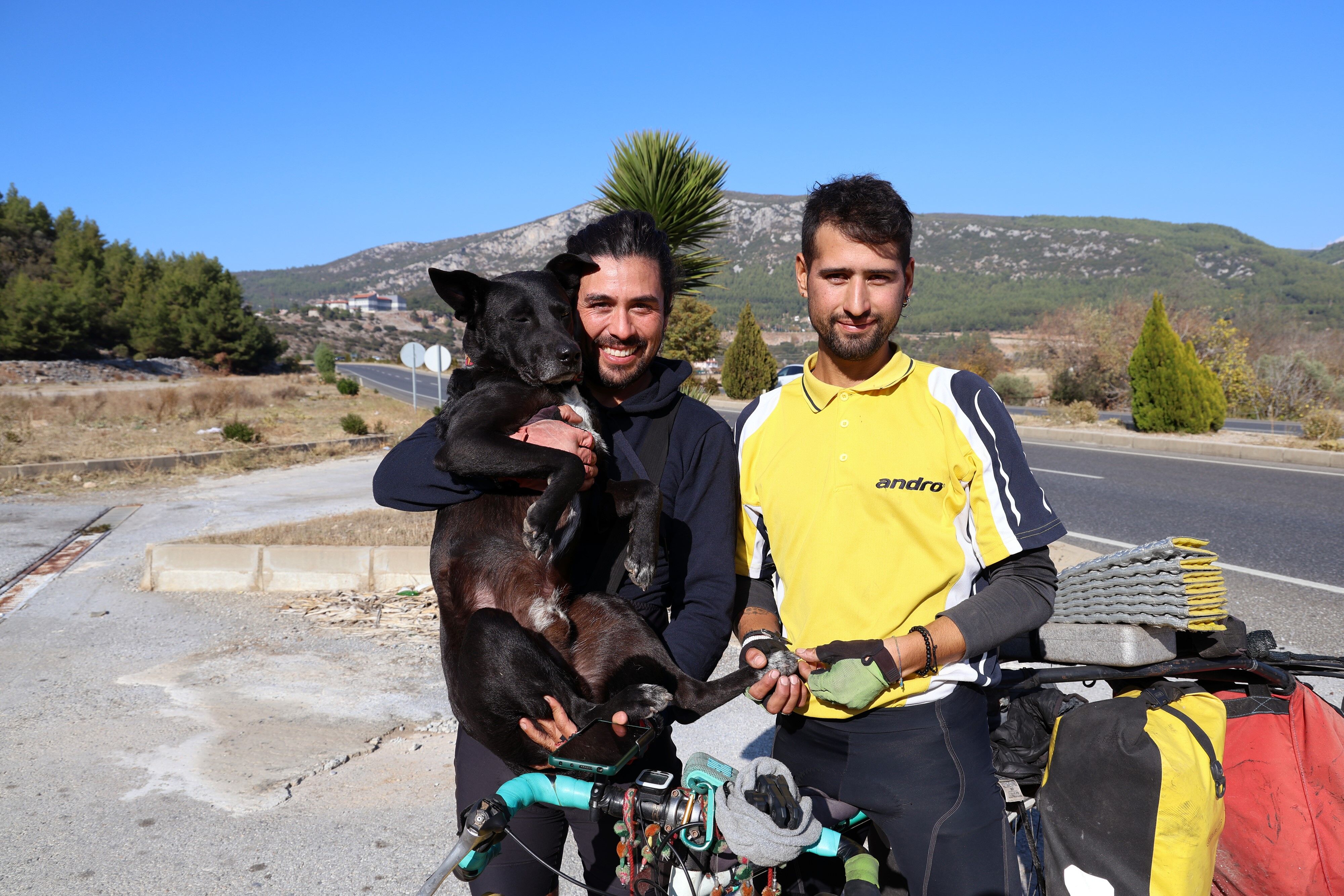 İklim Değişikliğine Dikkat Çekmek İçin Bisikletle Dünya Turuna Çıktılar