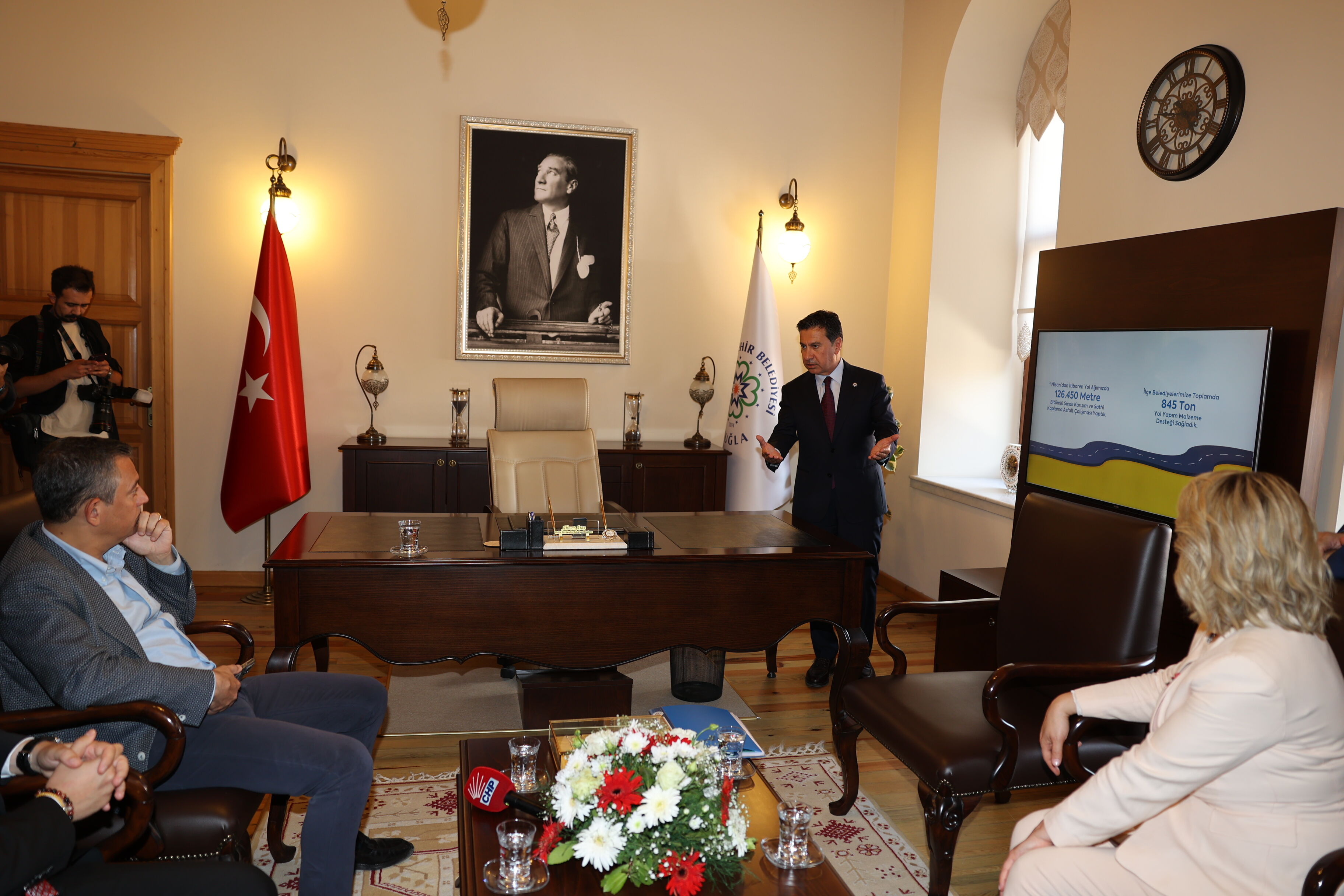 CHP Genel Başkanı Büyükşehir Belediyesi’ni Ziyaret Etti