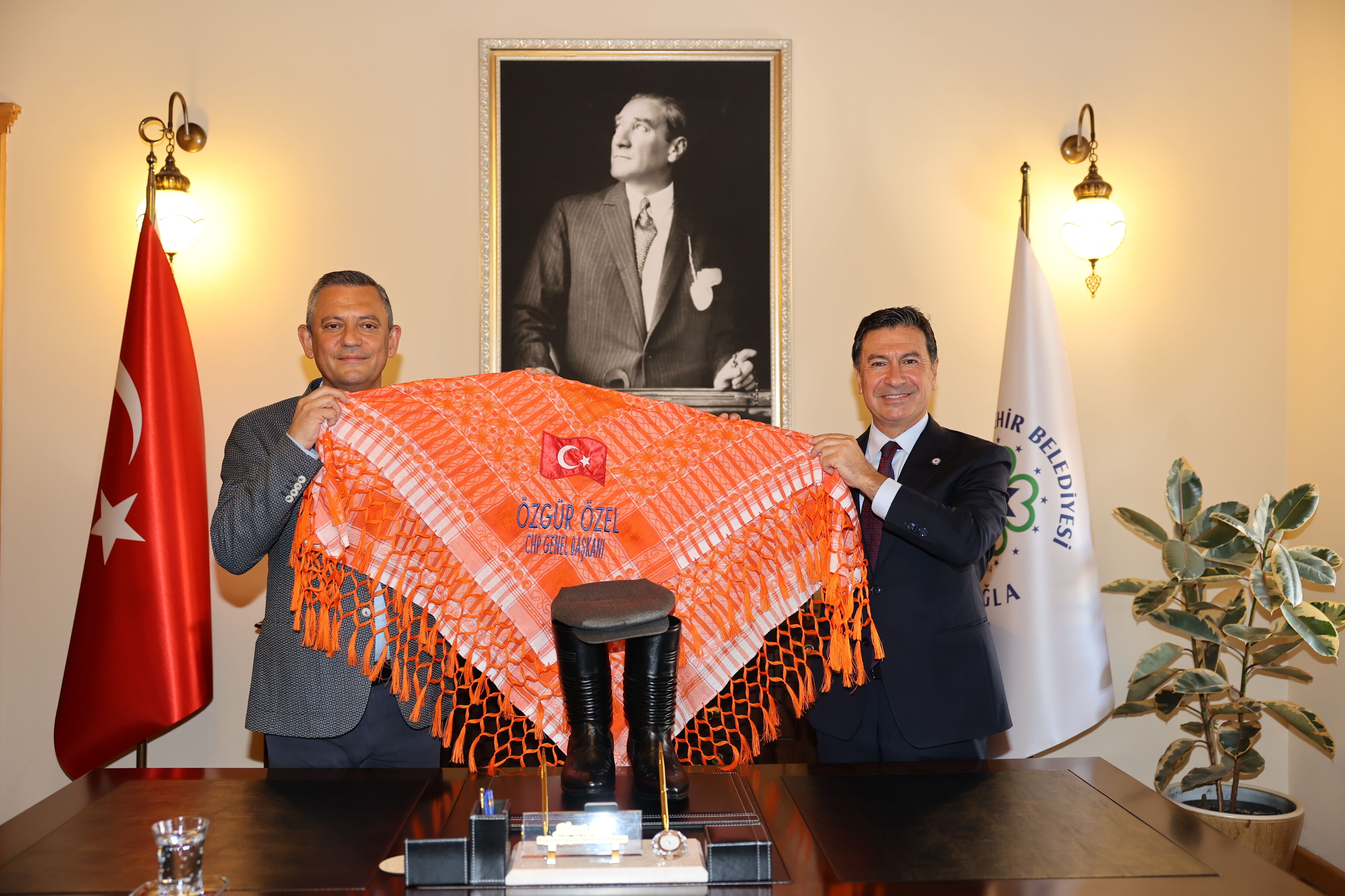 CHP Genel Başkanı Büyükşehir Belediyesi’ni Ziyaret Etti