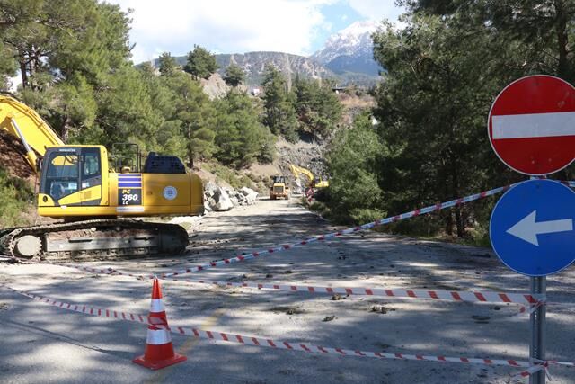 Seydikemer’de Heyelan Sonrası Ekipler Çalışmalarını Sürdürüyor