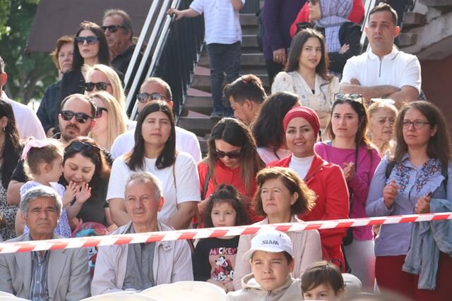 Yunus Nadi İlkokulu Öğrencilerinden 23 Nisan Gösterisi