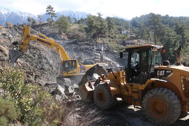 Seydikemer’de Heyelan Sonrası Ekipler Çalışmalarını Sürdürüyor