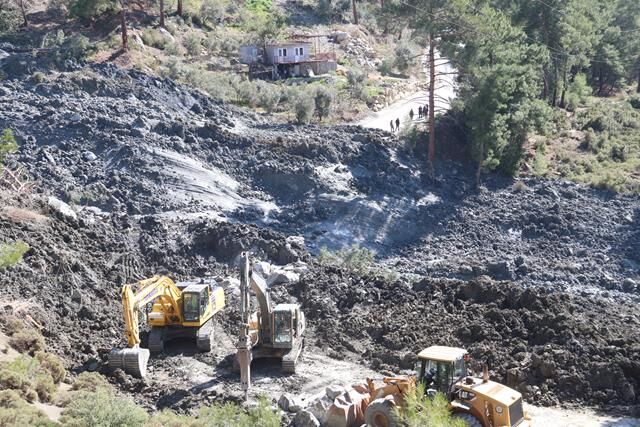 Seydikemer’de Heyelan Sonrası Ekipler Çalışmalarını Sürdürüyor
