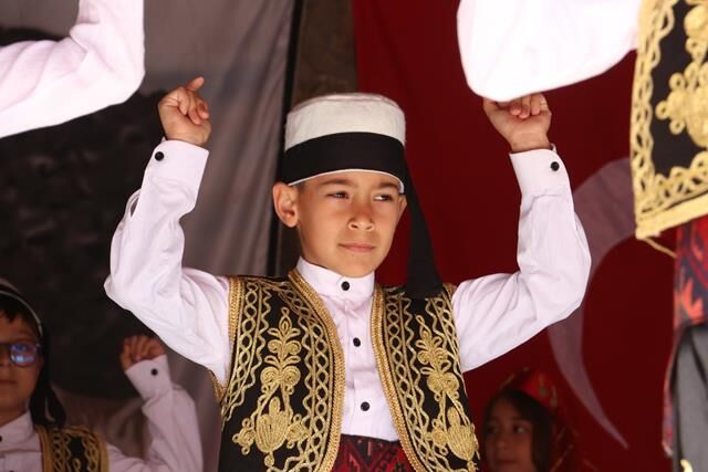 Yunus Nadi İlkokulu Öğrencilerinden 23 Nisan Gösterisi