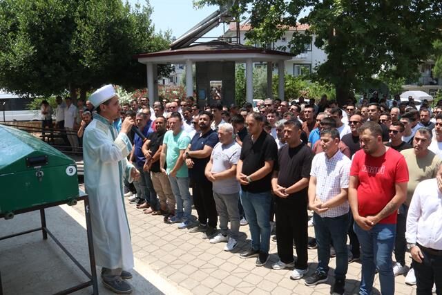 Saklıkent’te Başına Taş Düşen 3 Yaşındaki Yamaç, Son Yolculuğuna Uğurlandı