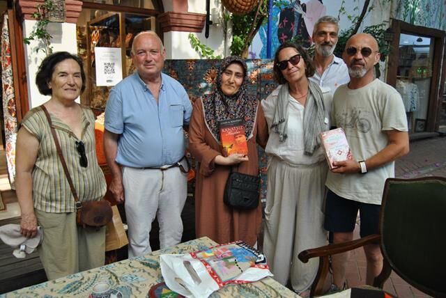 İngiliz Yazar, Fethiye’de İmza Günü Düzenledi