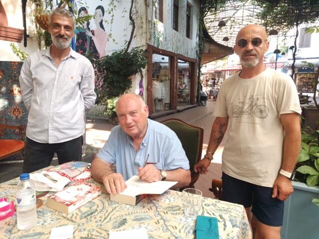 İngiliz Yazar, Fethiye’de İmza Günü Düzenledi