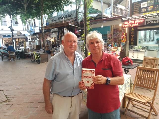 İngiliz Yazar, Fethiye’de İmza Günü Düzenledi
