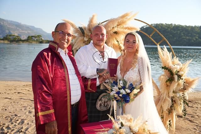 İngilizler Düğün İçin Fethiye’ye Koşuyor
