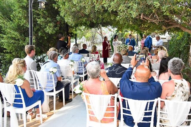 İngilizler Düğün İçin Fethiye’ye Koşuyor