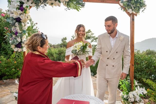 İngilizler Düğün İçin Fethiye’ye Koşuyor