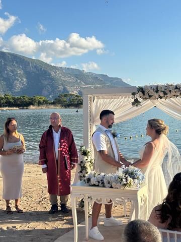 İngilizler Düğün İçin Fethiye’ye Koşuyor