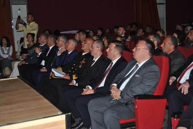 “İstiklal’den İstikbal’e” Ayakta Alkışlandı