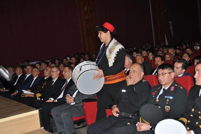 “İstiklal’den İstikbal’e” Ayakta Alkışlandı