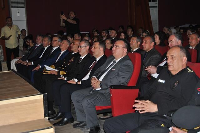 “İstiklal’den İstikbal’e” Ayakta Alkışlandı