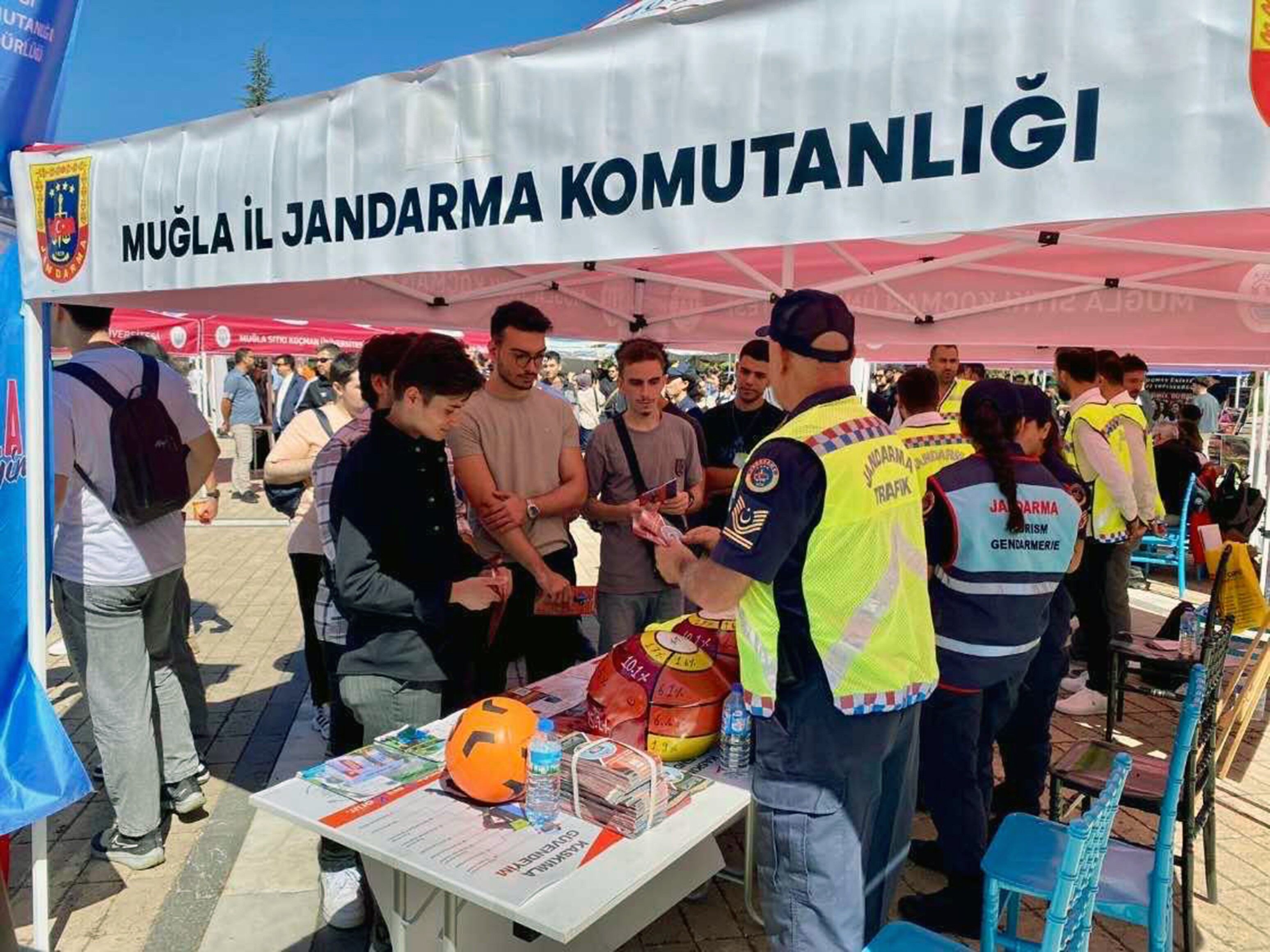 Jandarmadan Üniversite Gençliğine Bilgilendirme