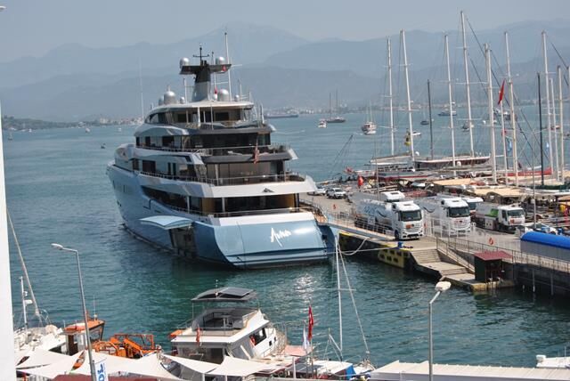 Joe Lewis’in Yüzen Mavi Sarayı Fethiye’de
