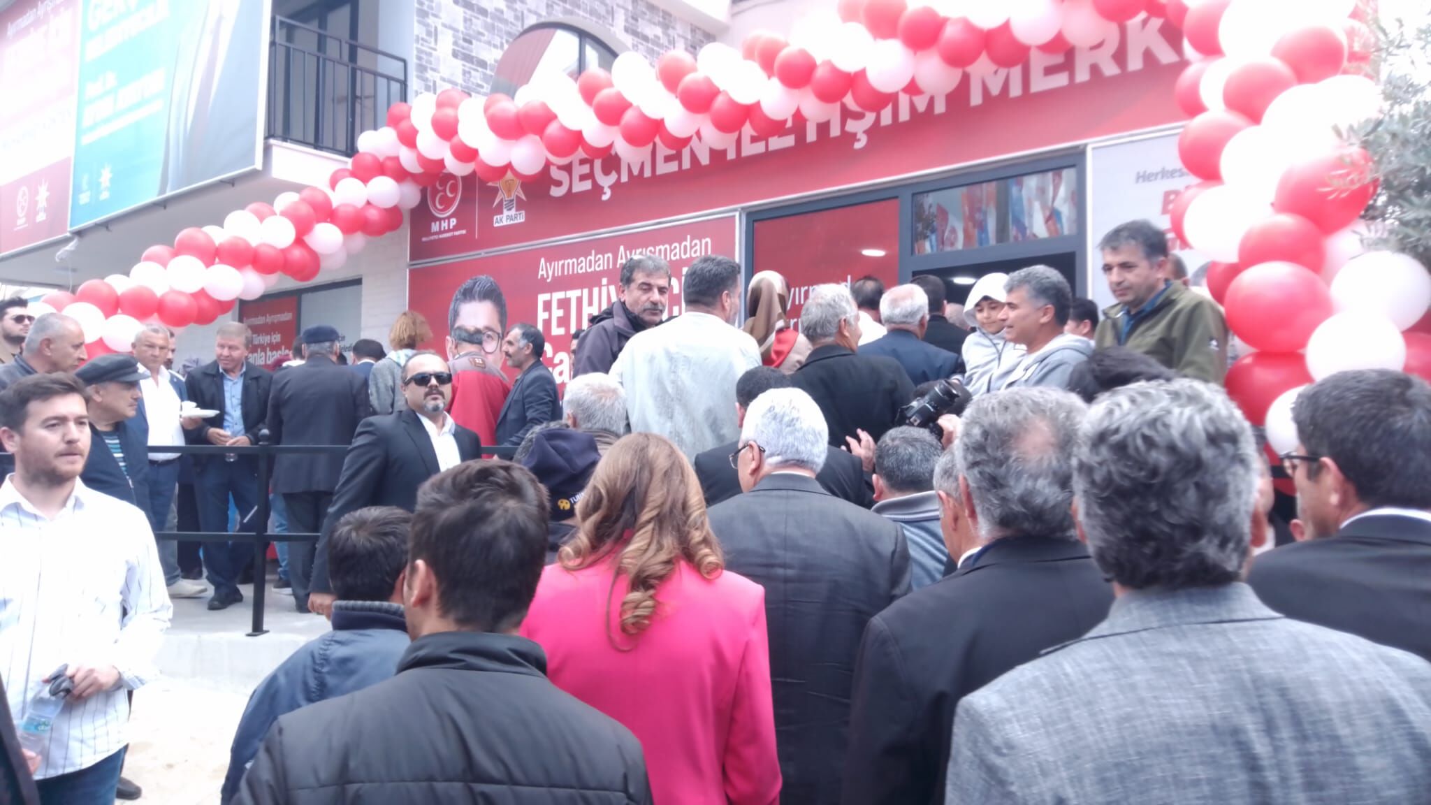 Cumhur İttifakı Seçim Ofisinin Kaçak Bölümleri Yıkıldı
