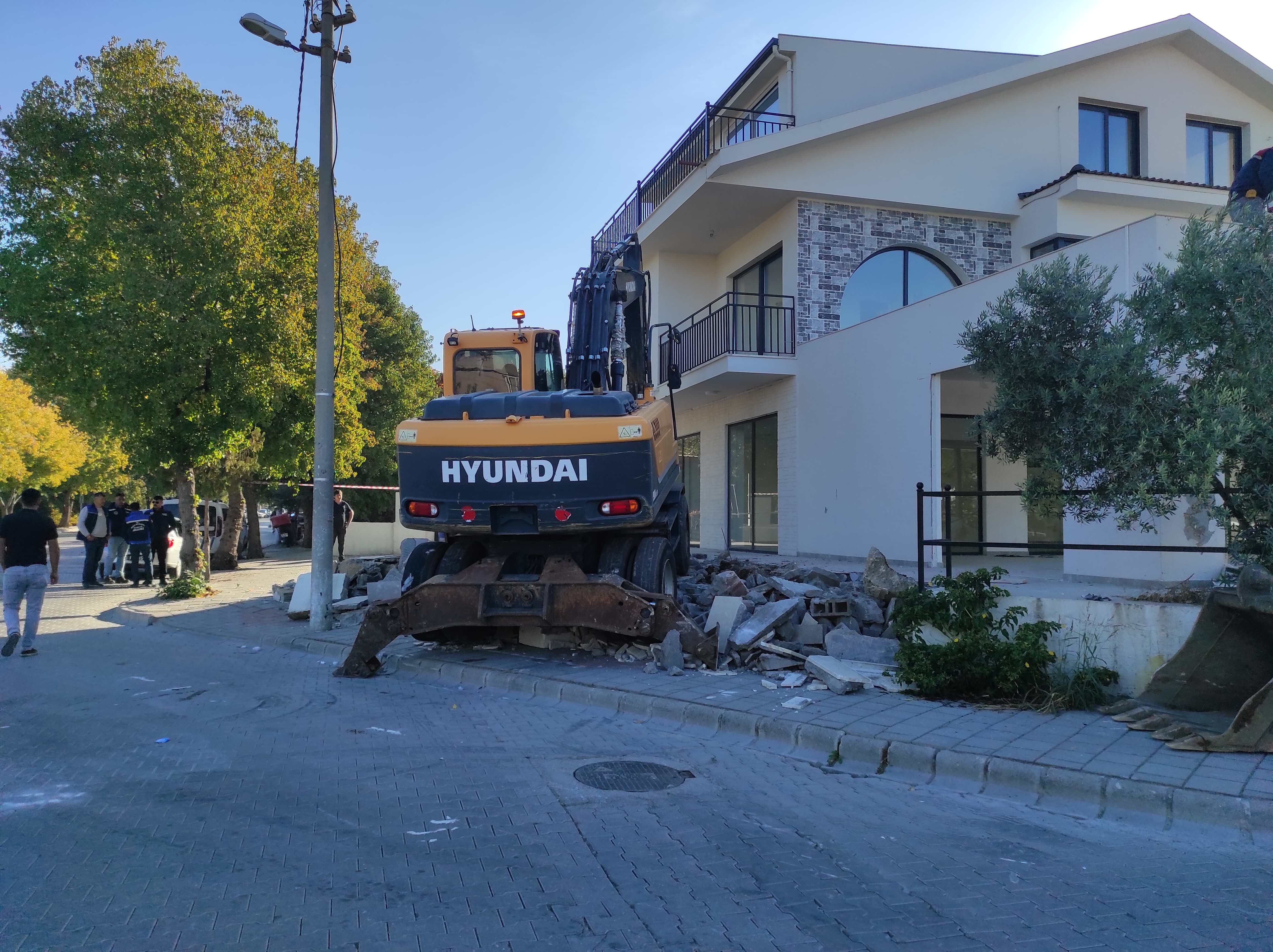 Cumhur İttifakı Seçim Ofisinin Kaçak Bölümleri Yıkıldı