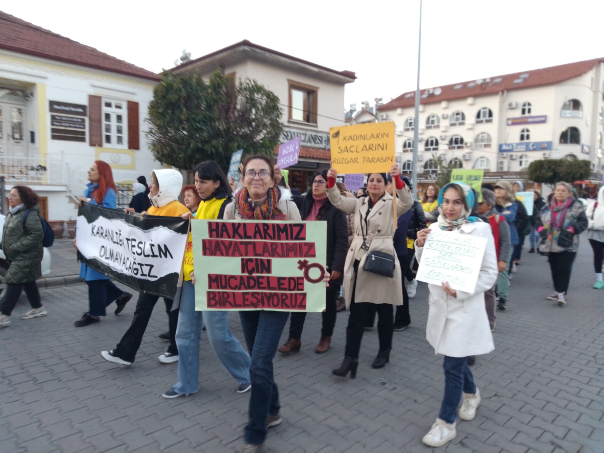 Fethiye'de Kadınlar Yürüyüş Gerçekleştirdi