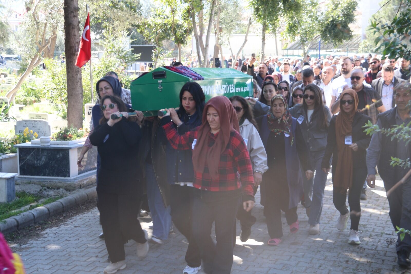 Kadınlar Günü’nde Katledilen Sermin Tombak Fethiye’de Toprağa Verildi