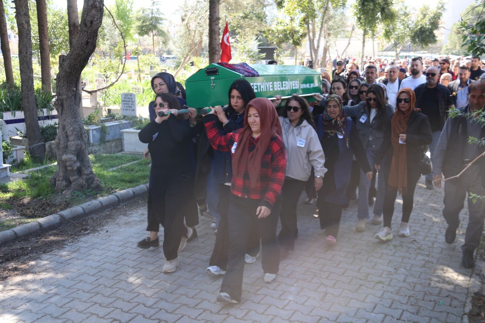 Kadınlar Günü’nde Katledilen Sermin Tombak Fethiye’de Toprağa Verildi
