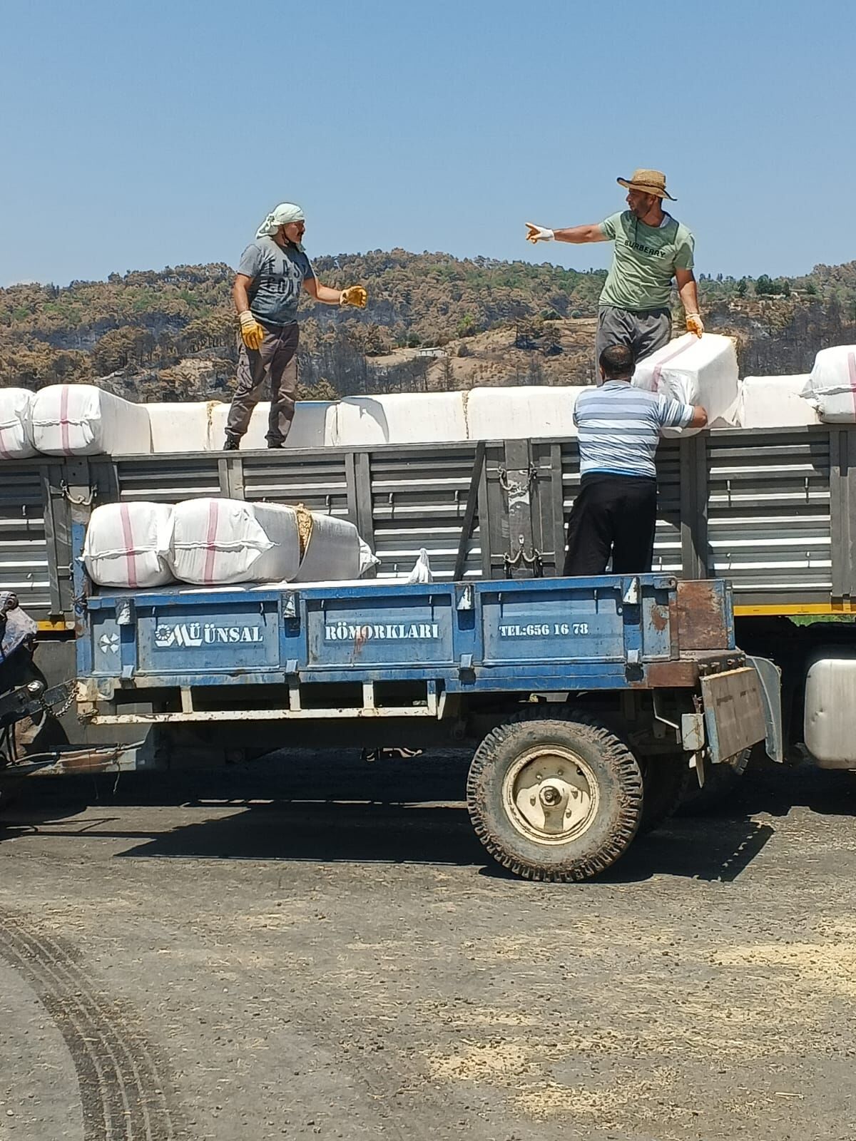 Kahramanmaraş’tan Seydikemer’deki Yangınzede Besicilere 24 Ton Saman Desteği