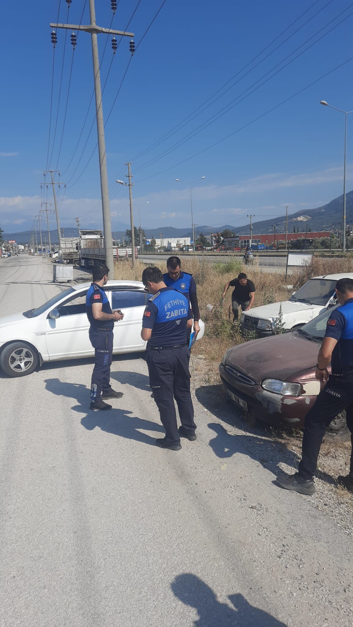 Karaçulha Çevre Yolunda Görüntü Kirliliğine Geçit Yok