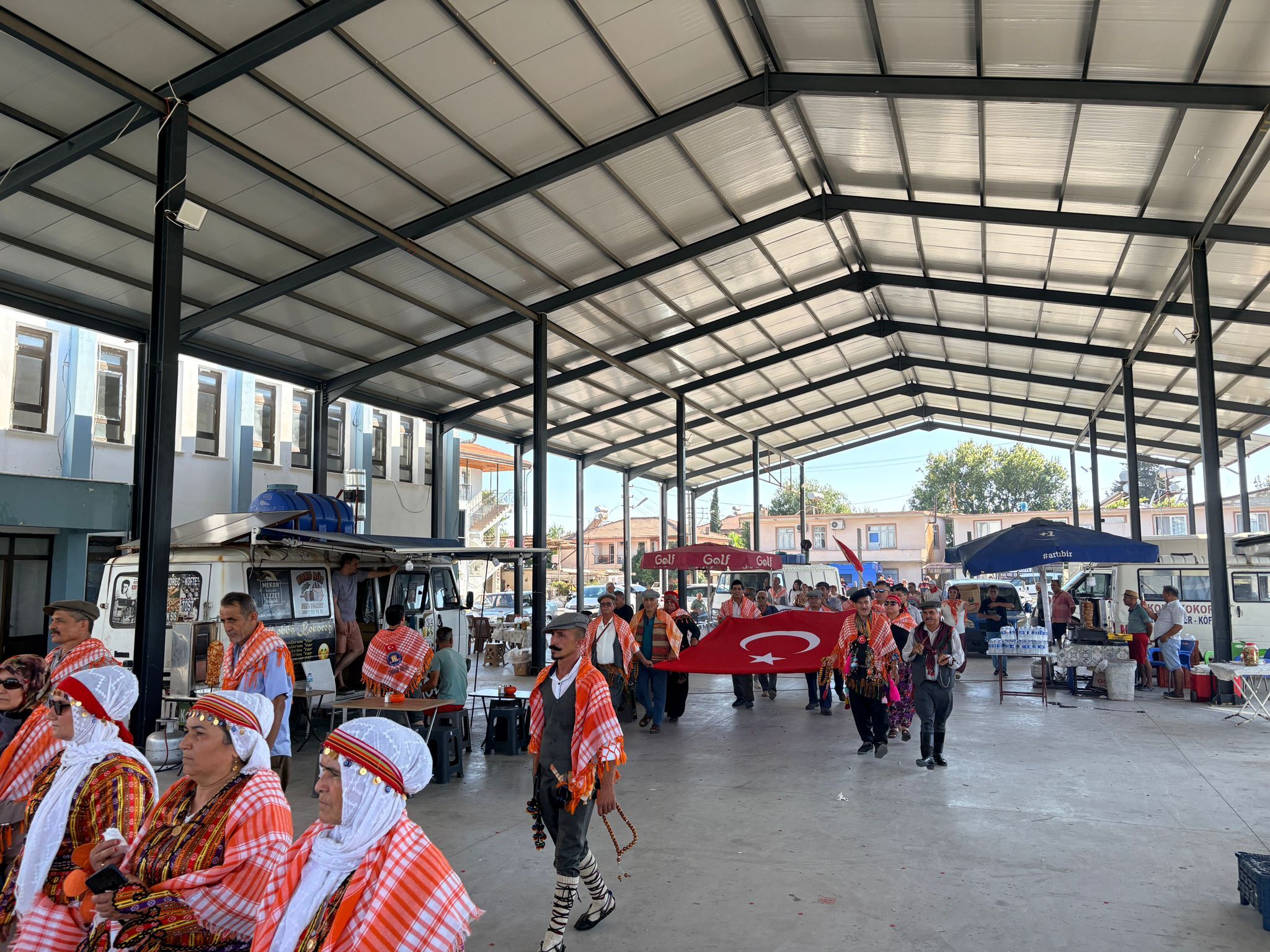 Karadere-Kumluova Yörükleri Derneği Etkinlikleri Temsili Yörük Göçüyle Başladı