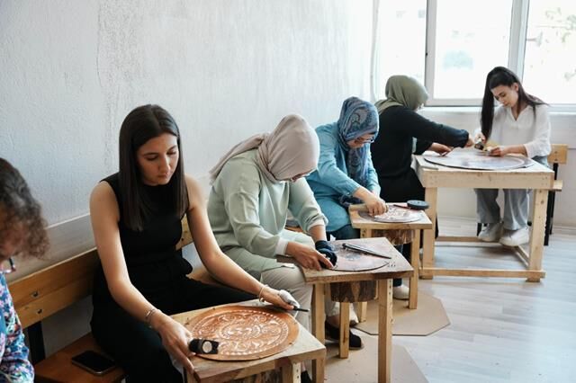 Kavaklıdere’de Bakırcılığa Kadın Eli Değdi
