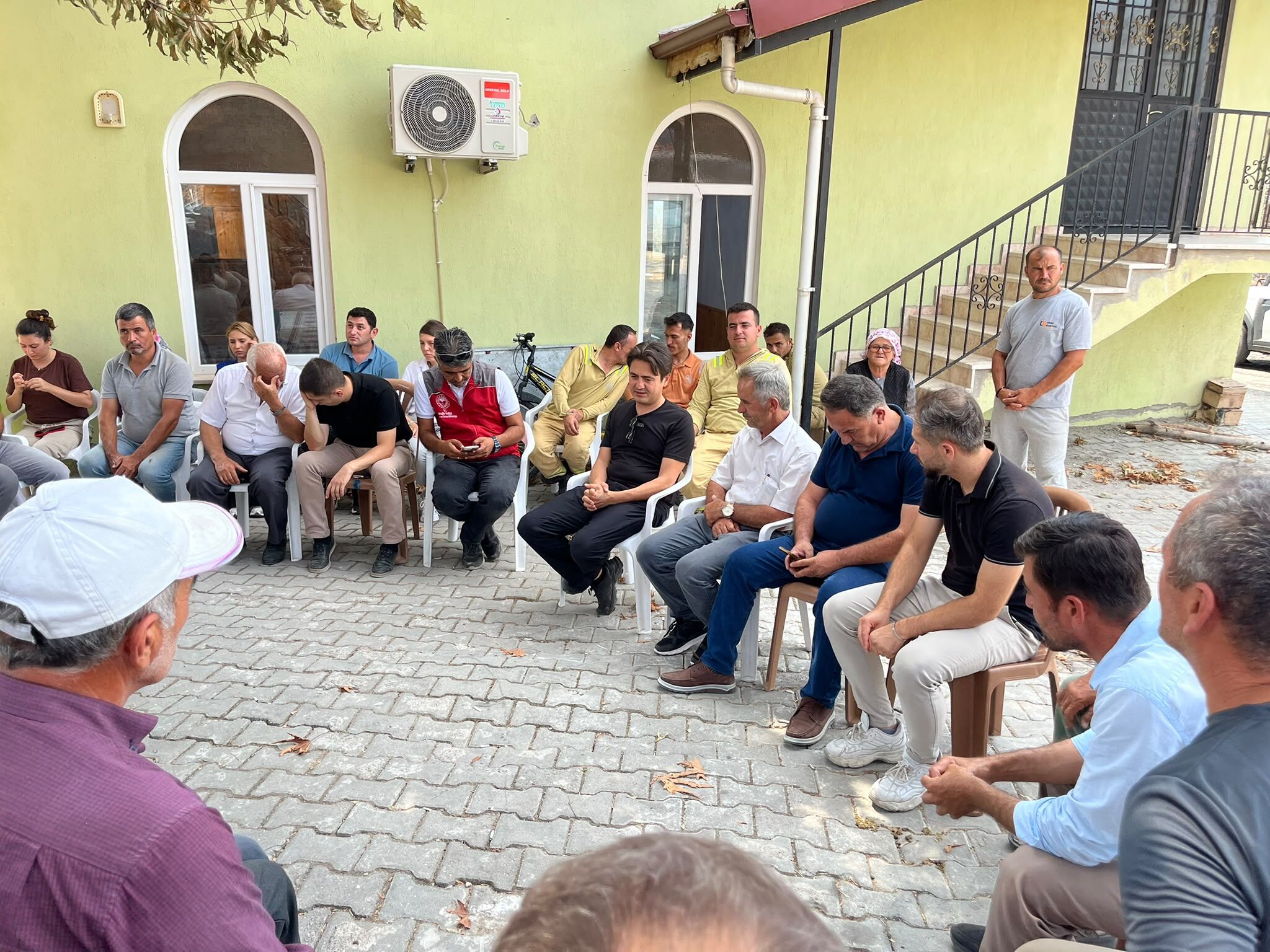 Seydikemer’de Yangında Hayvanlarını Kaybeden Çiftçilere Küçükbaş Hayvan Desteği