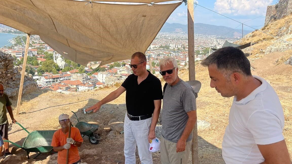 Kaymakam Ertaş, Fethiye Kalesi’nde Arkeolojik Kazı Çalışmalarını İnceledi
