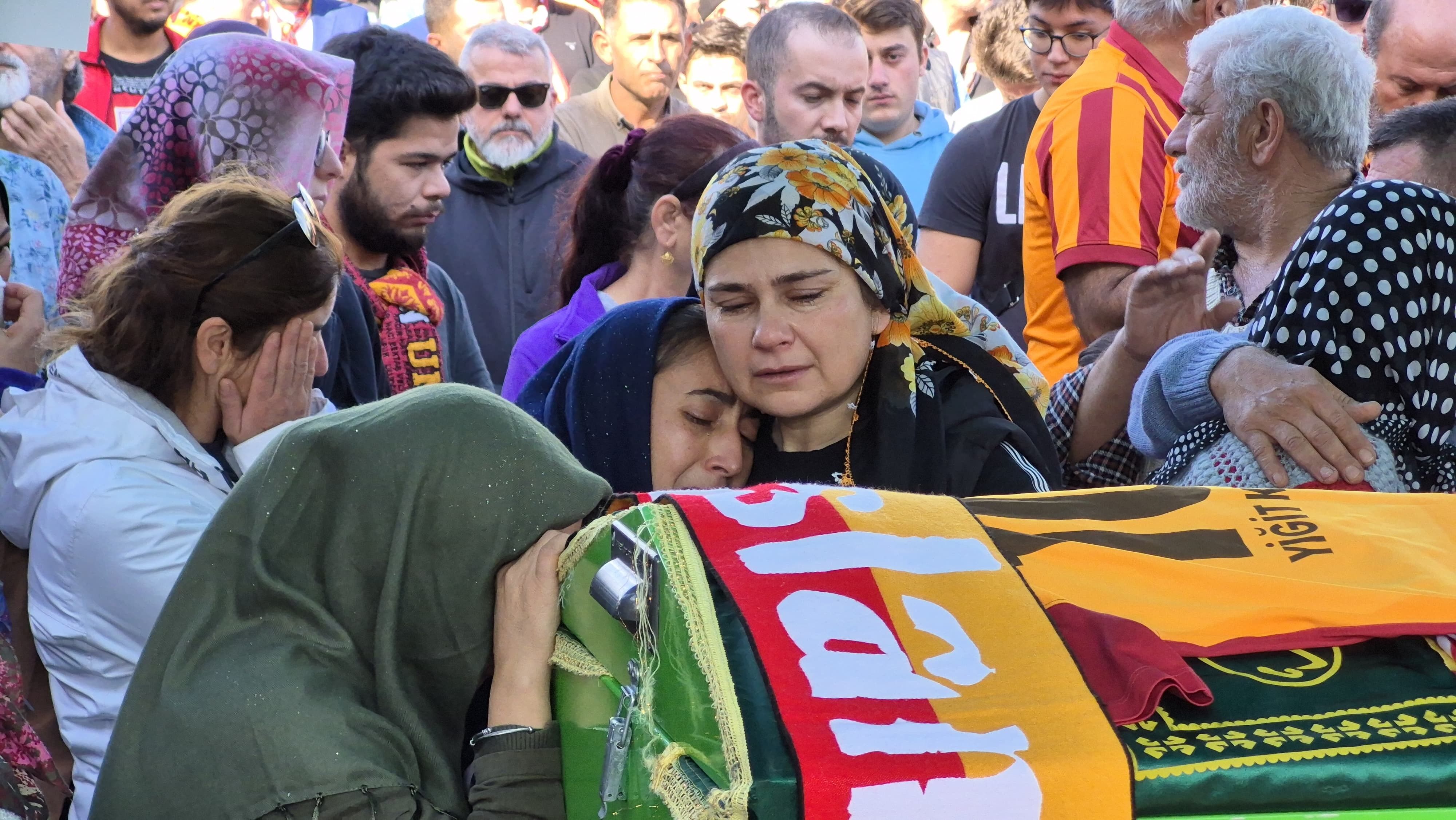Kazada Ölen Galatasaray Sevdalısı 9 Yaşındaki Yiğit, Dualarla Uğurlandı