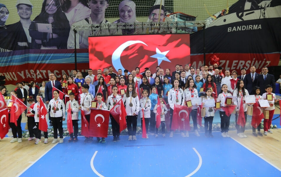 Başarılı Sporculara Ödül Yağdı