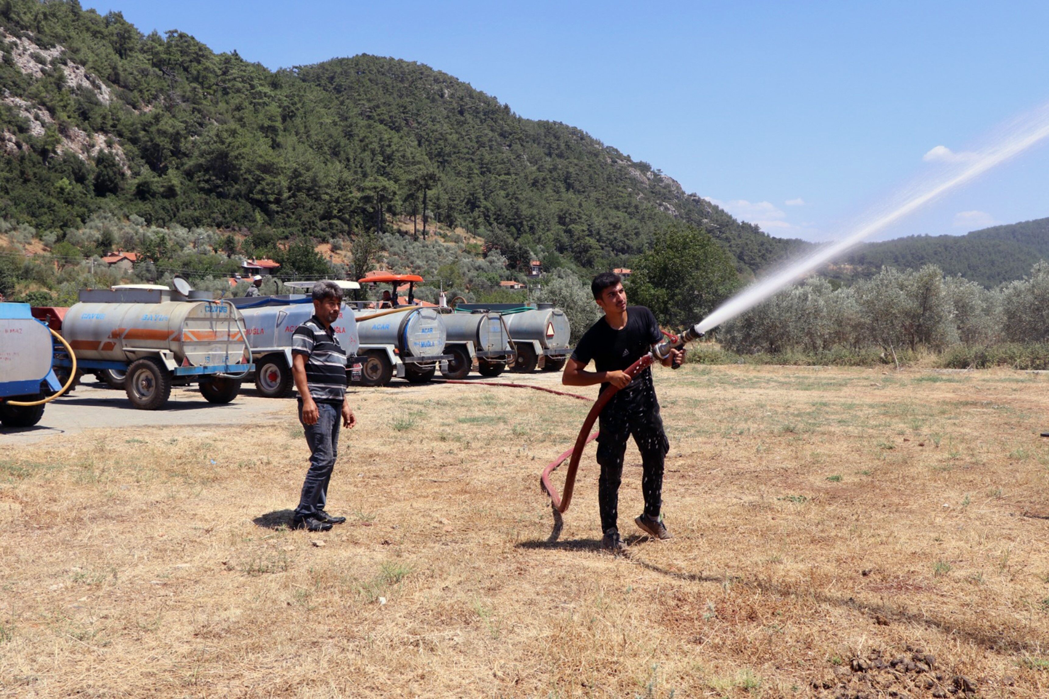 Köylüler Özel Yangın Ekibi Kurdu