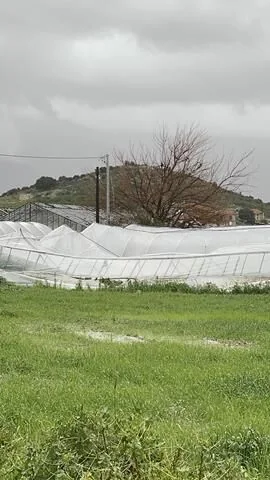 Kumluova’da Hortum, Fırtına Ve Dolu Seraları Vurdu