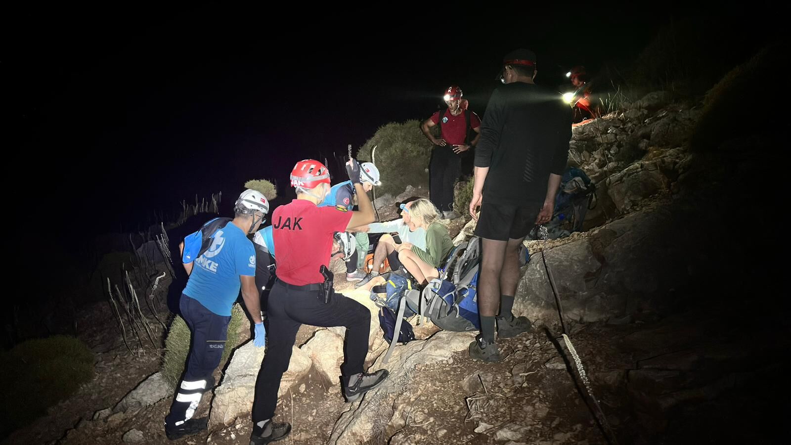 Likya Yolu’nda Mahsur Kalan 3 Kişiyi JAK Ve UMKE Ekipleri Kurtardı