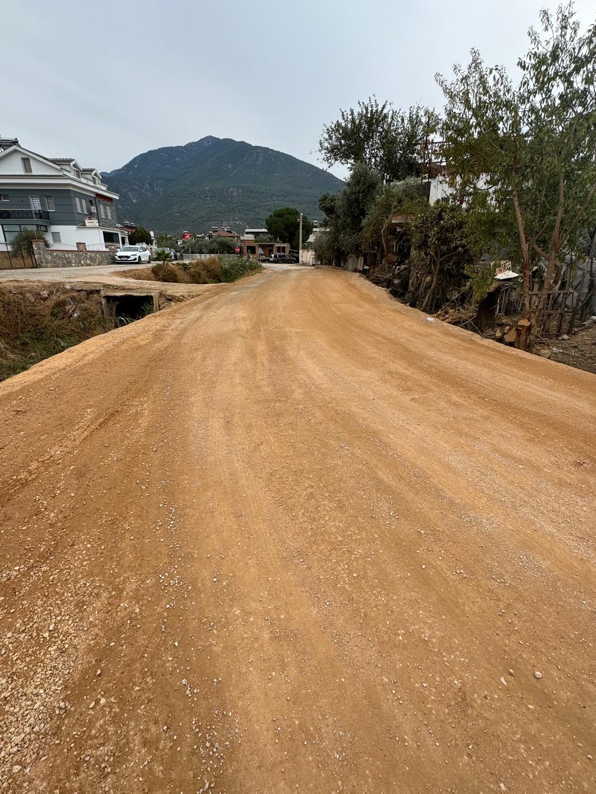 Menteşeoğlu Mahallesi’nde Yol Genişletme Ve Asfalt Çalışması