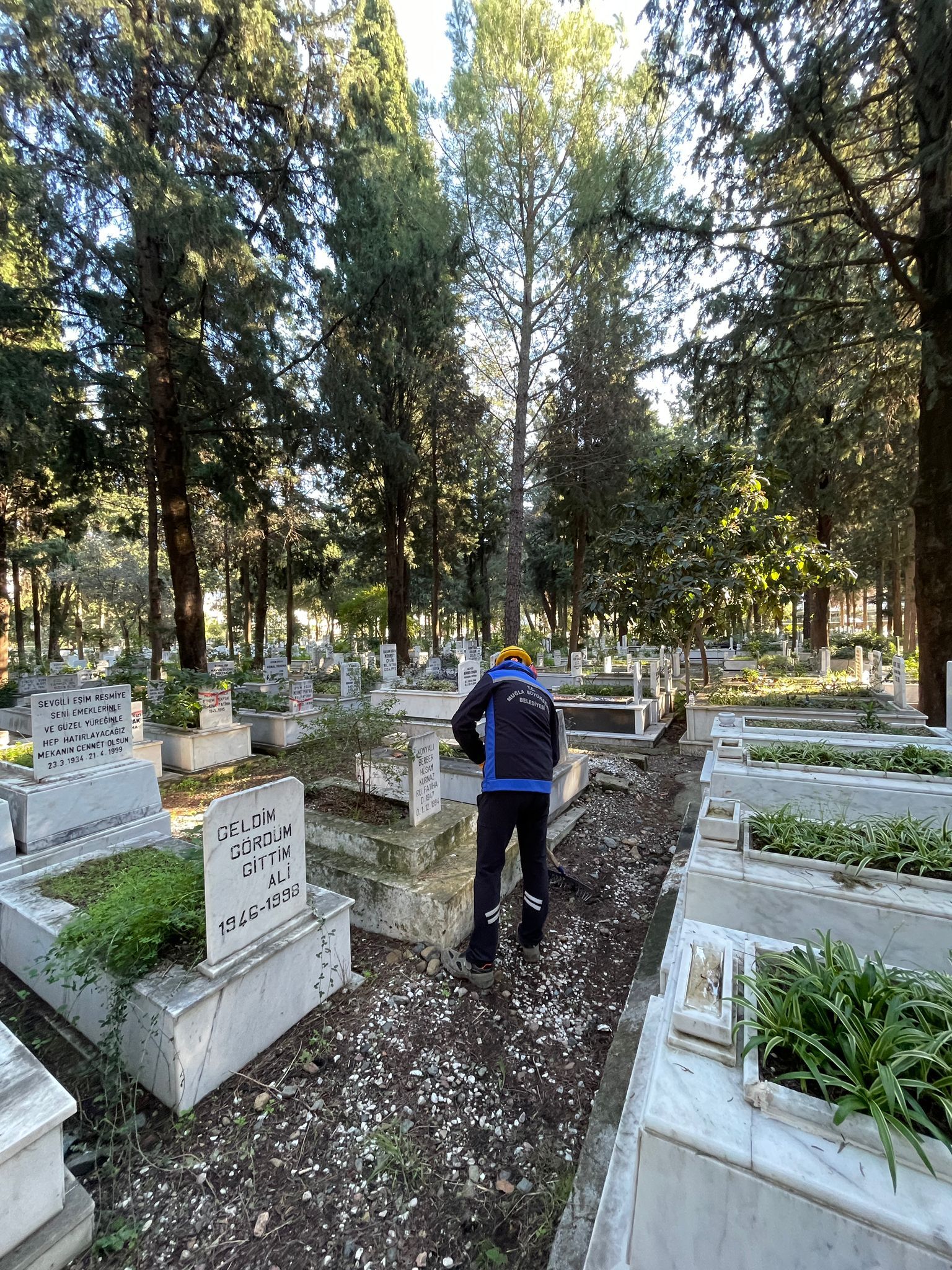 Büyükşehirden Mezarlıklarda Kapsamlı Bakım ve Düzenleme
