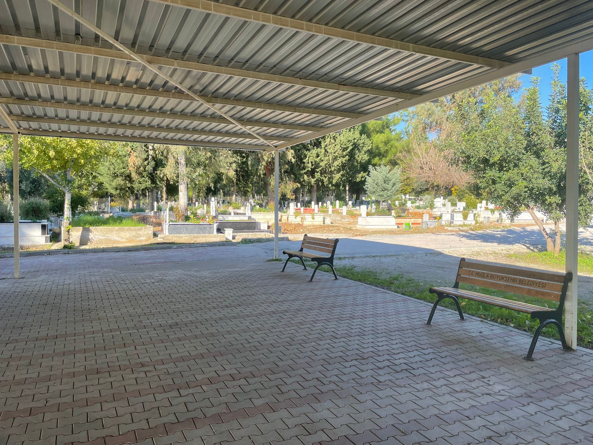 Büyükşehirden Mezarlıklarda Kapsamlı Bakım ve Düzenleme